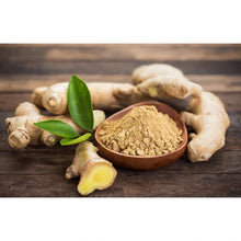 Charger l'image dans la galerie, Gingembre frais et en poudre sur une table en bois, avec des feuilles vertes.